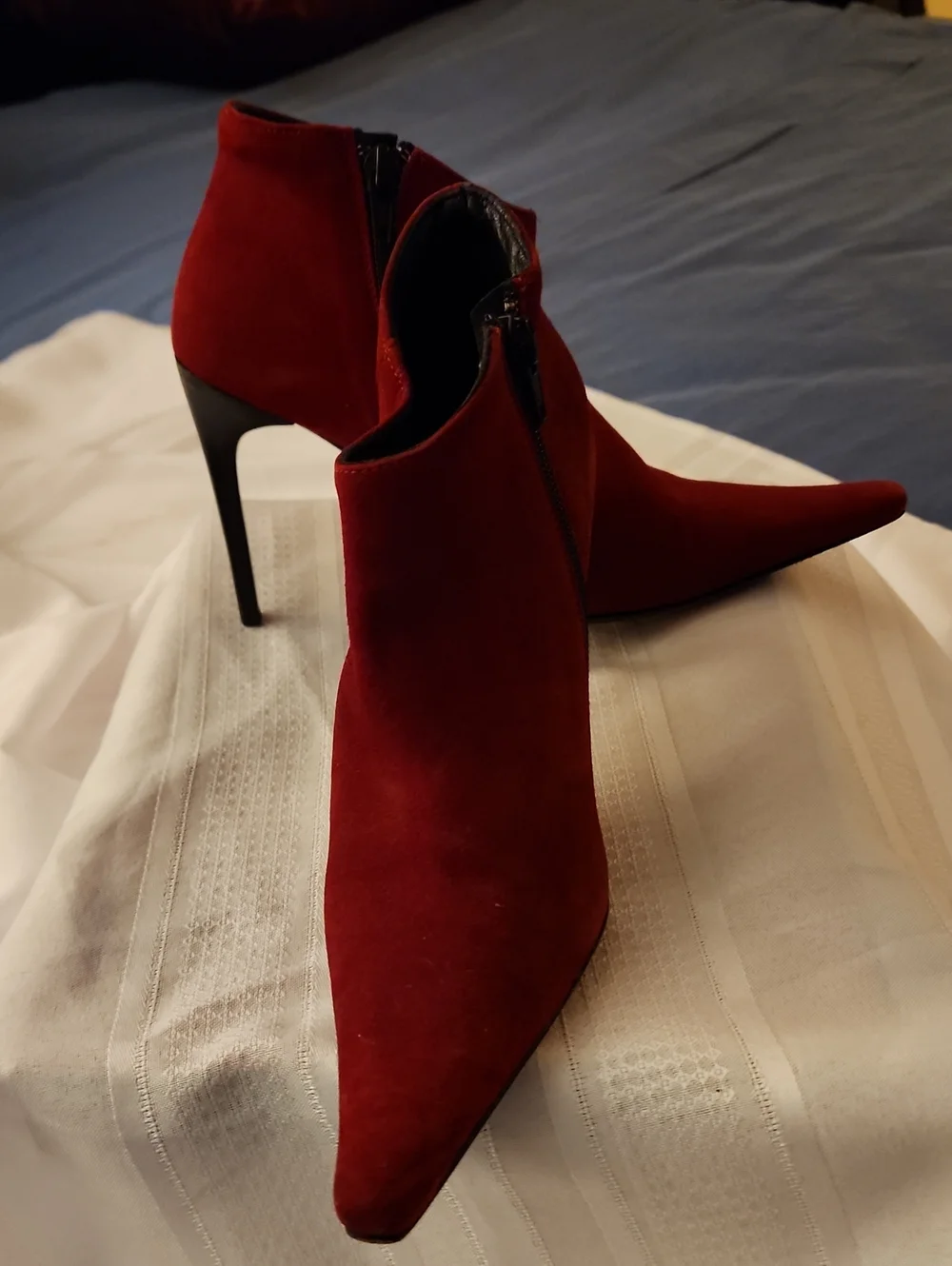 Vero Cuoio Red Suede Pointed-Toe Stiletto Ankle Boots